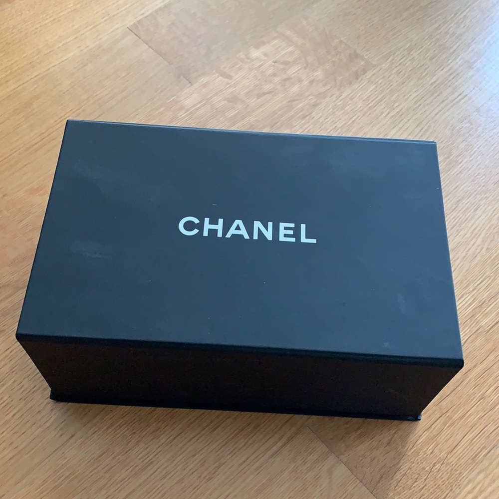 CHANEL gift box